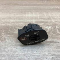 30658737   Passenger airbag on/off switch Volvo V70