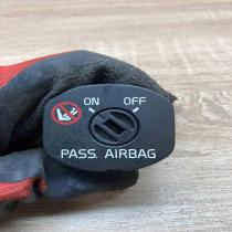 30658737   Passenger airbag on/off switch Volvo V70
