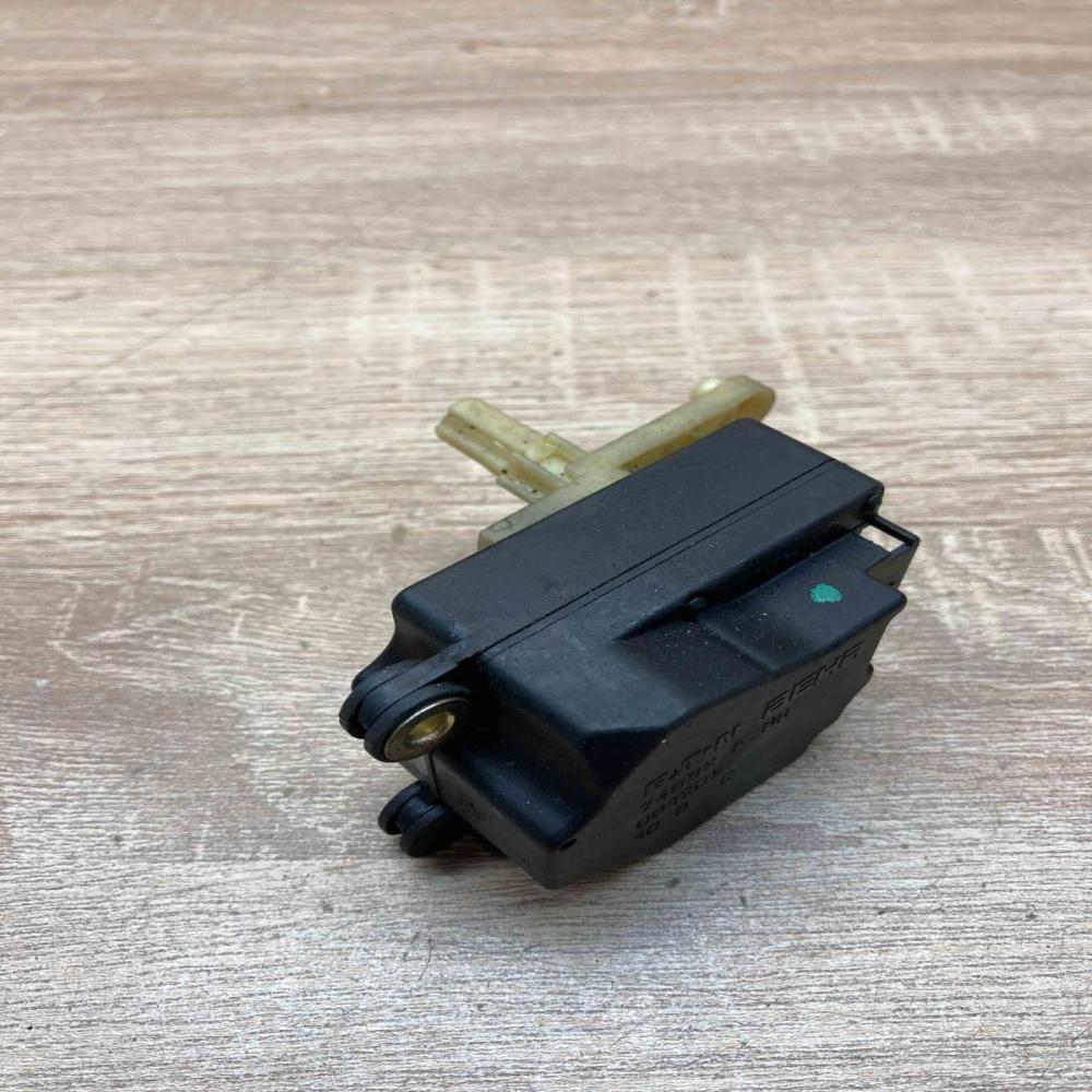 74932F 061202  Air flap motor/actuator Volvo S60