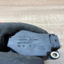 74932F 061202  Air flap motor/actuator Volvo S60