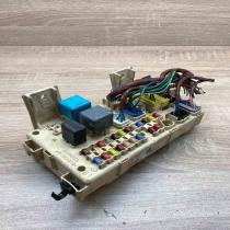 82641 CA020 F 905761  Fuse module Toyota Avensis T250