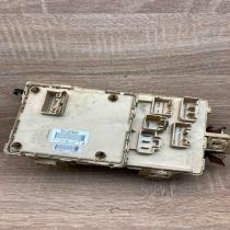 82641 CA020 F 905761  Fuse module Toyota Avensis T250