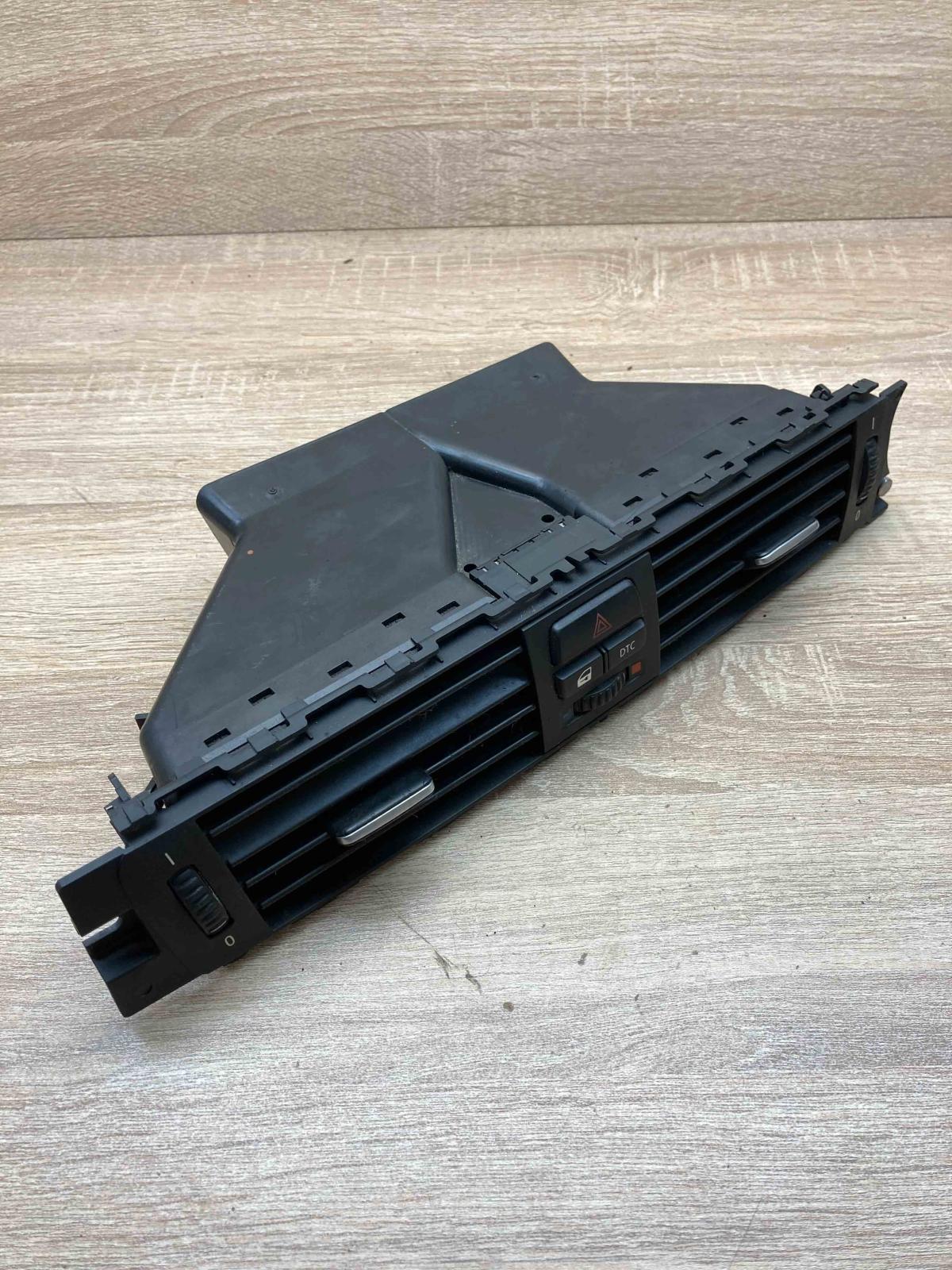 14482110 6945652  Dash center air vent grill BMW 3 E90 E91