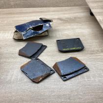 4004121 121EE1262  Brake pads (front) Saab 900