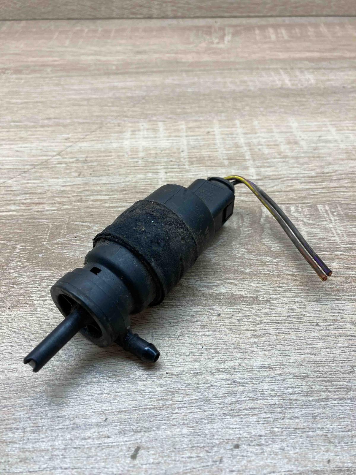 1J5955651 1J0973722  Windscreen/windshield washer pump Audi A6 S6 C6 4F
