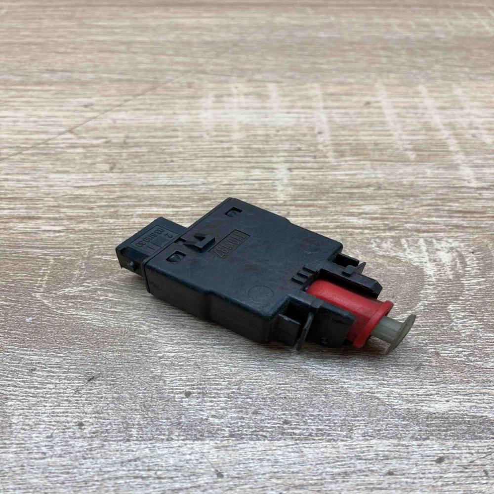 8360420   Brake pedal sensor switch BMW 3 E36
