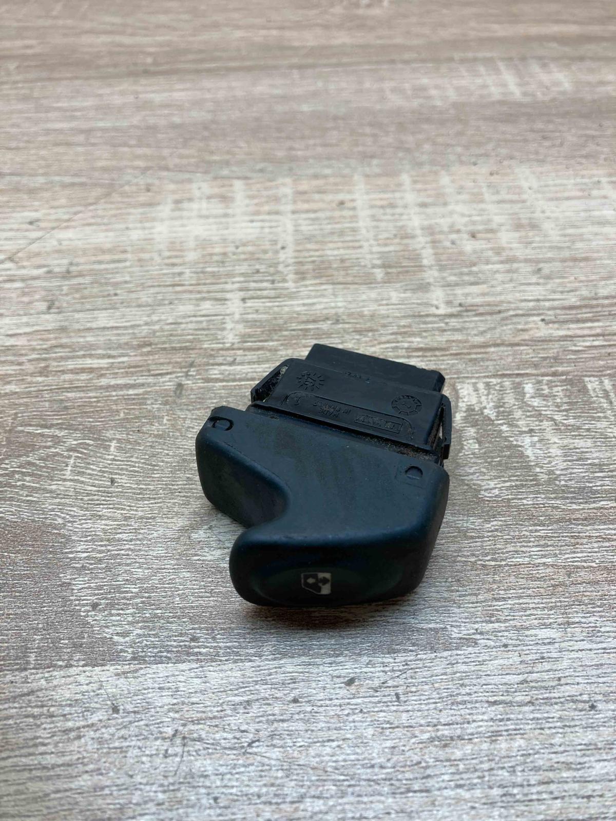 838100G   Electric window control switch Renault Scenic I