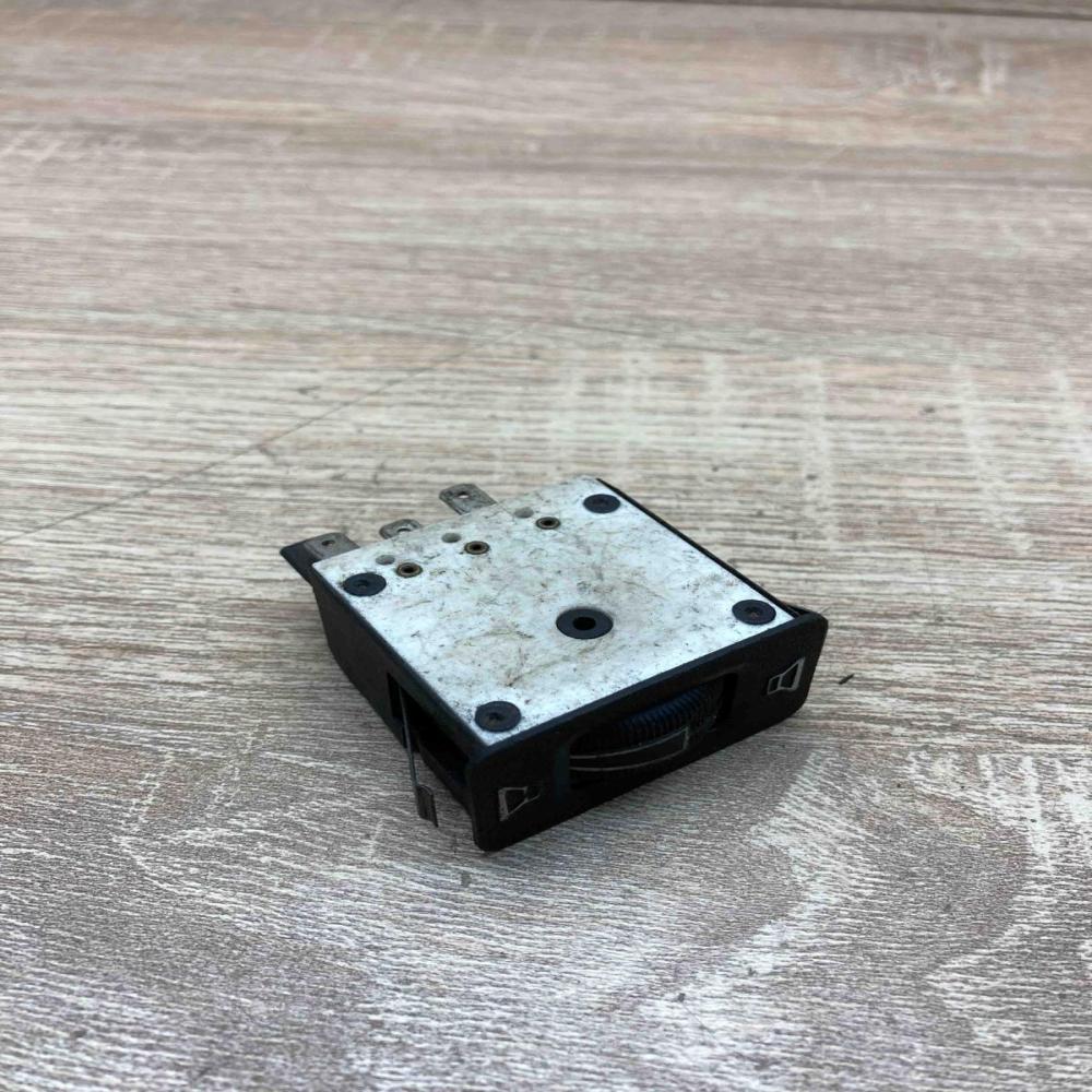 1368769  Speaker Volume Sound control switch BMW 5 E28