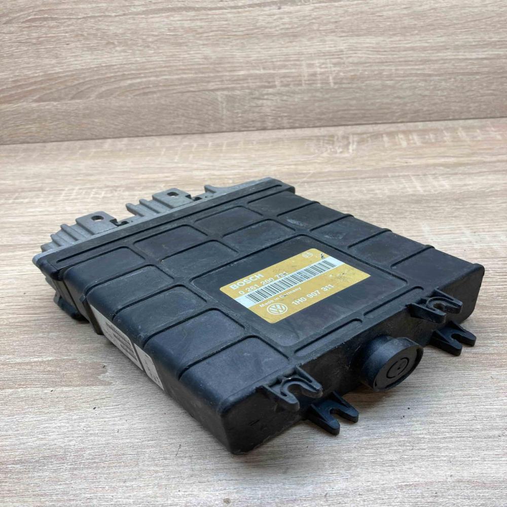 1H0907311 0261200701  Engine control unit/module ECU Volkswagen Golf III