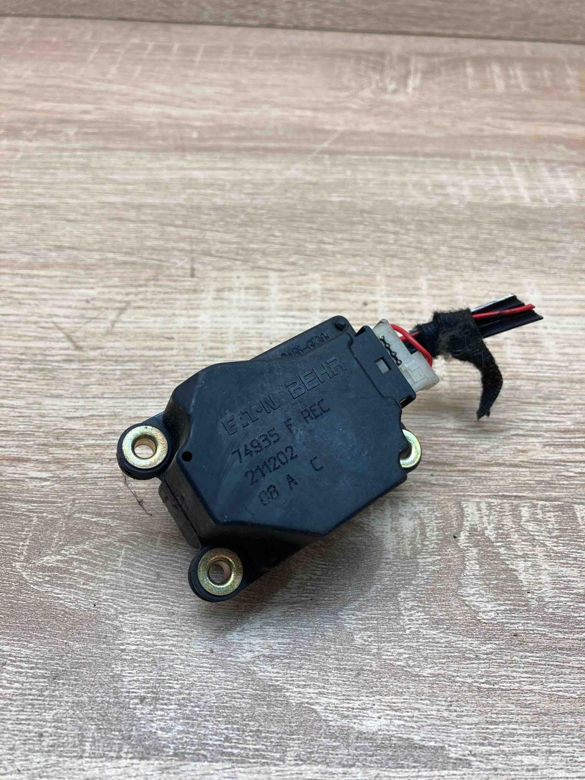 74935F 211202  Air flap motor/actuator Volvo S60