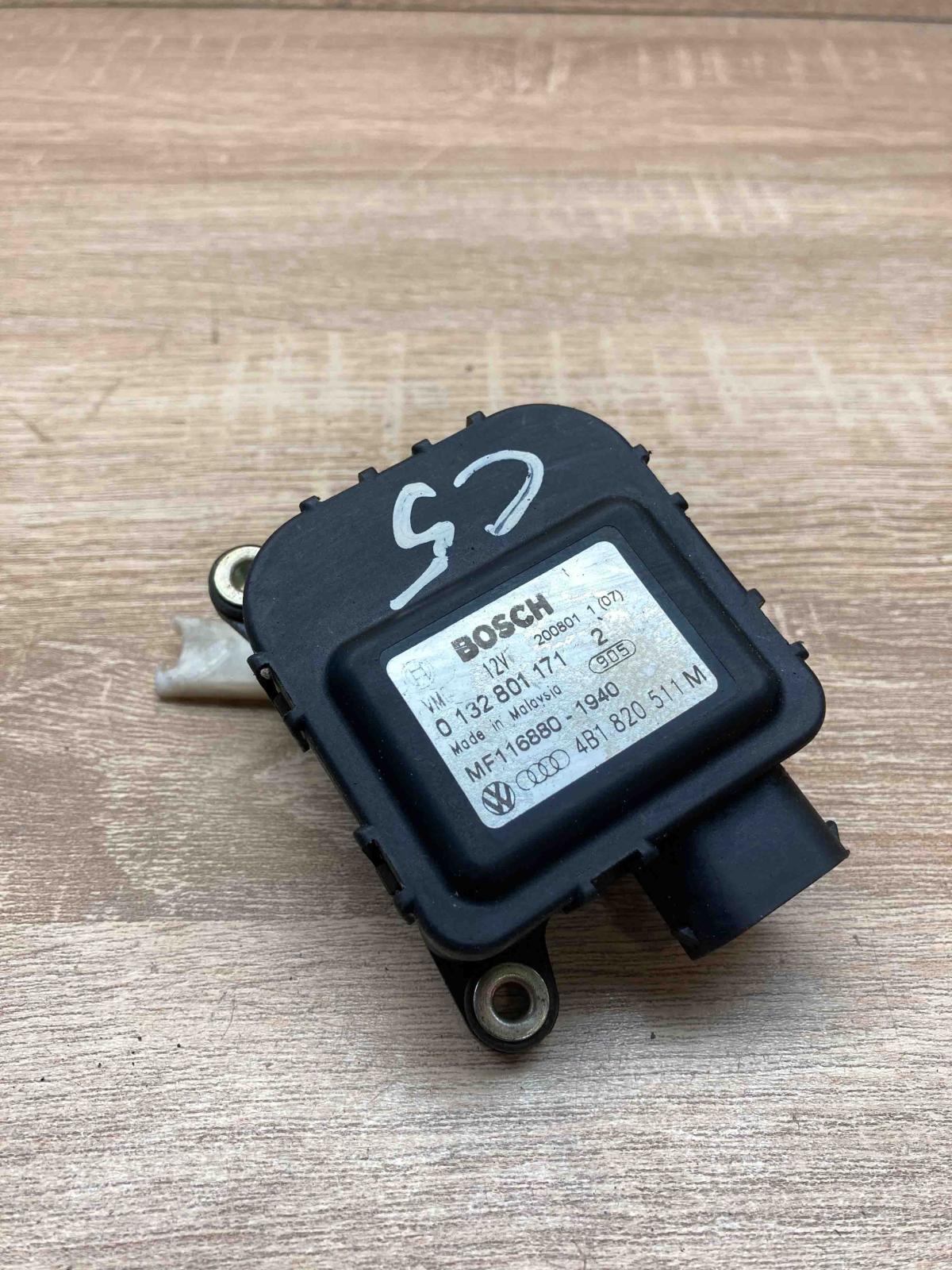 4B1820511M 0132801171  Air flap motor/actuator Audi A6 S6 C5 4B