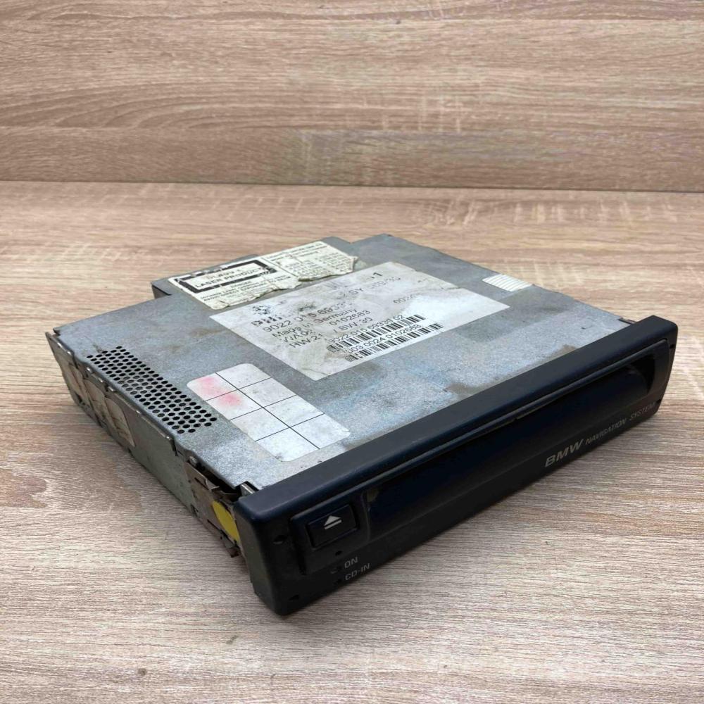 9022 015 69339 1831010  Navigation unit CD/DVD player BMW 7 E38