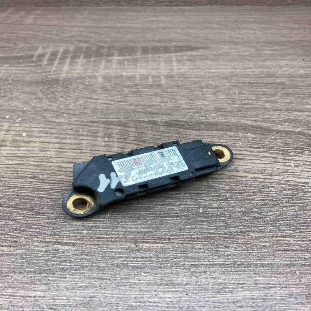 0018209126   Airbag deployment crash/impact sensor Mercedes-Benz C W203