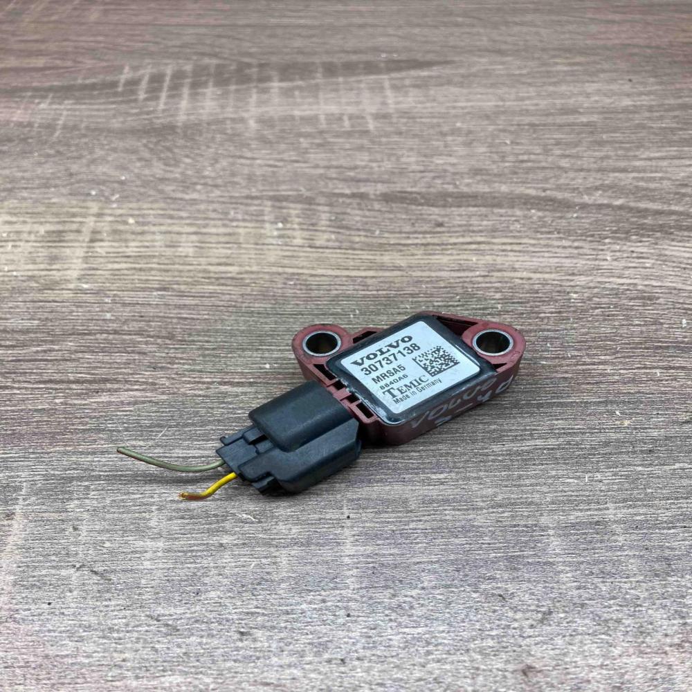 30737138 Used  Airbag deployment crash/impact sensor Volvo V50