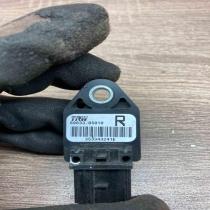 89833 05010 Main  Airbag deployment crash/impact sensor Toyota Avensis T250