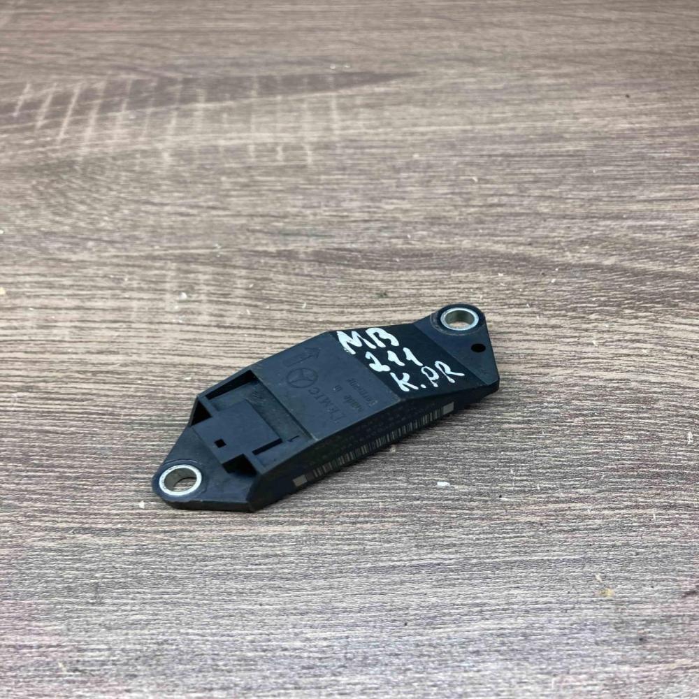 25571179A4 A0018209326  Airbag deployment crash/impact sensor Mercedes-Benz E W2
