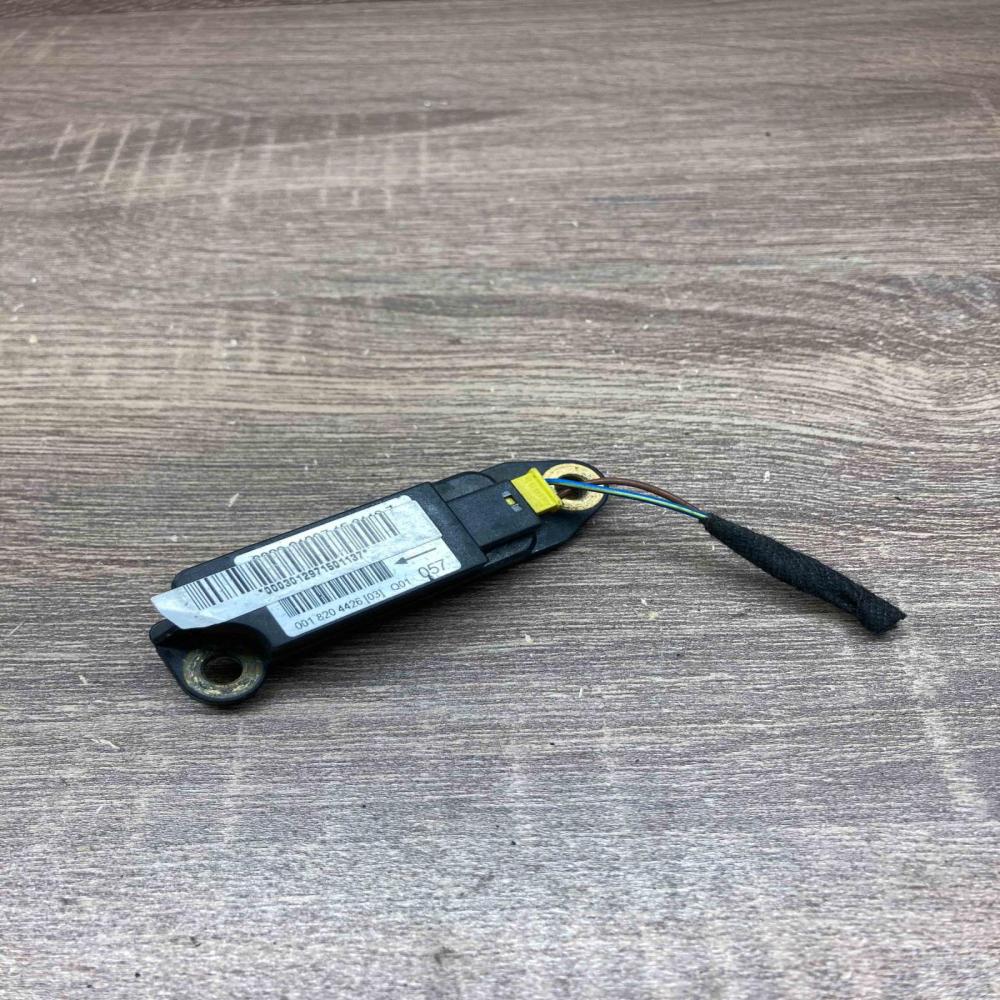 0018204426   Airbag deployment crash/impact sensor Mercedes-Benz C W203
