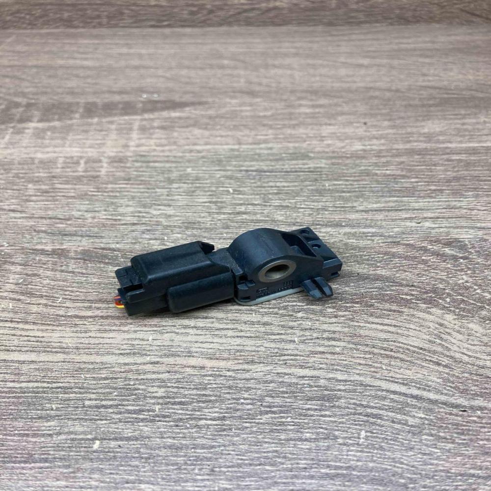 31264395   Airbag deployment crash/impact sensor Volvo V70