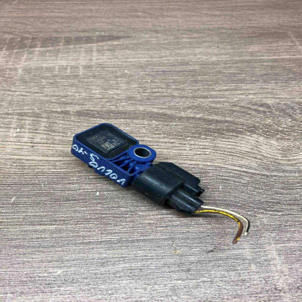 9W83 14A686 AA 30775522  Airbag deployment crash/impact sensor Volvo S40