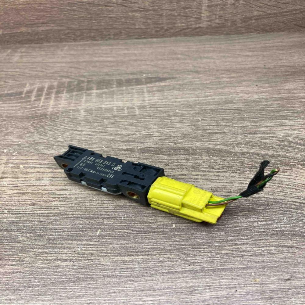 4B0959643D   Airbag deployment crash/impact sensor Audi A6 S6 C5 4B