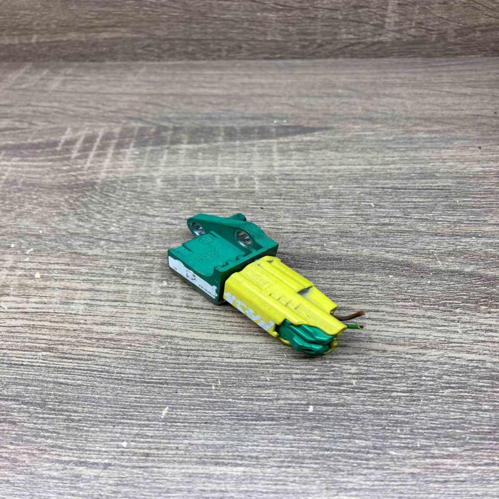 3C0909606   Airbag deployment crash/impact sensor Seat Leon (1P)