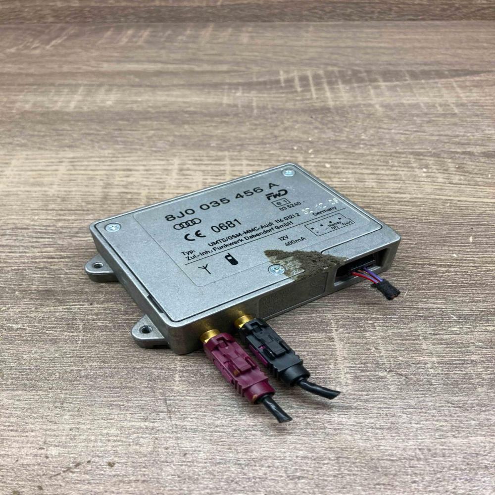 8J0035456A   Aerial antenna amplifier Audi A4 S4 B8 8K