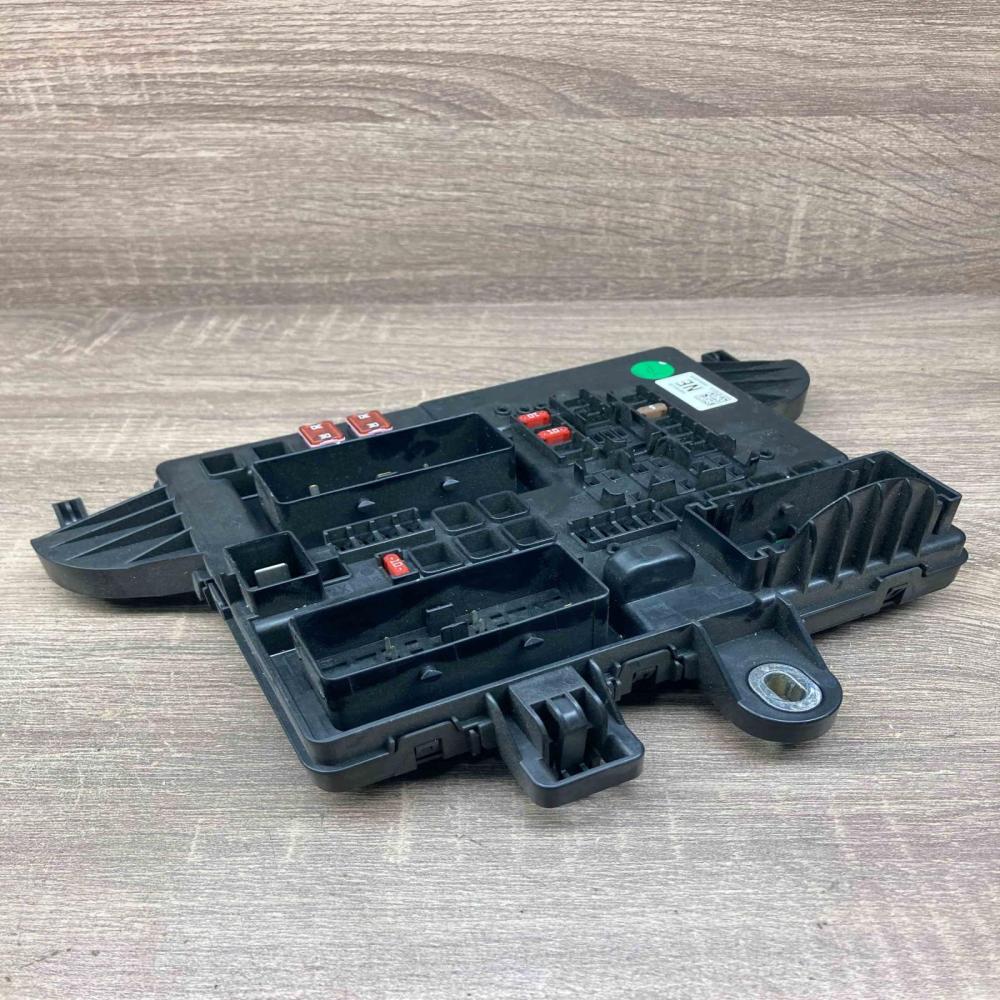 13277321 03 160804 05010 544949969 Fuse module Opel Insignia A