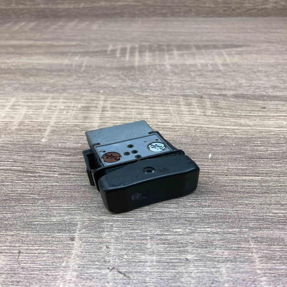 8C23   Seat heating switch Mazda Xedos 9