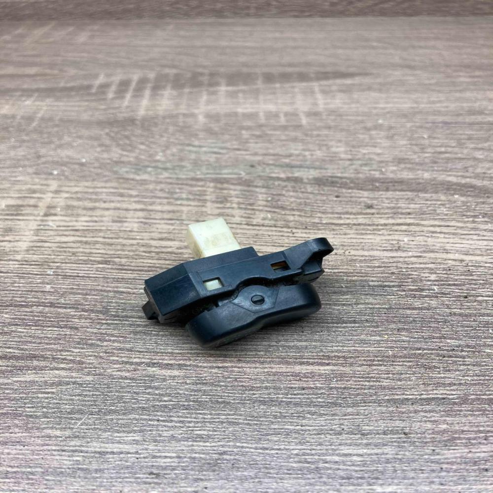 956 21G4N   Central locking switch button Mazda 323 F