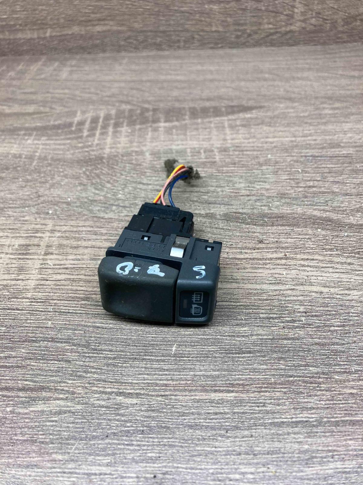 9162952 97W24K 4970 Windscreen/window heater switch Volvo S70  V70  V70 XC