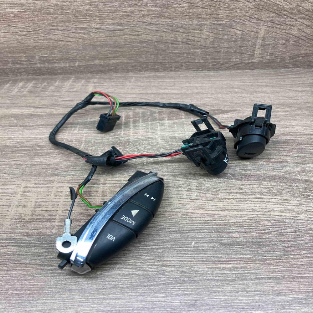 YUH100231 181200  Steering wheel buttons/switches Rover 75