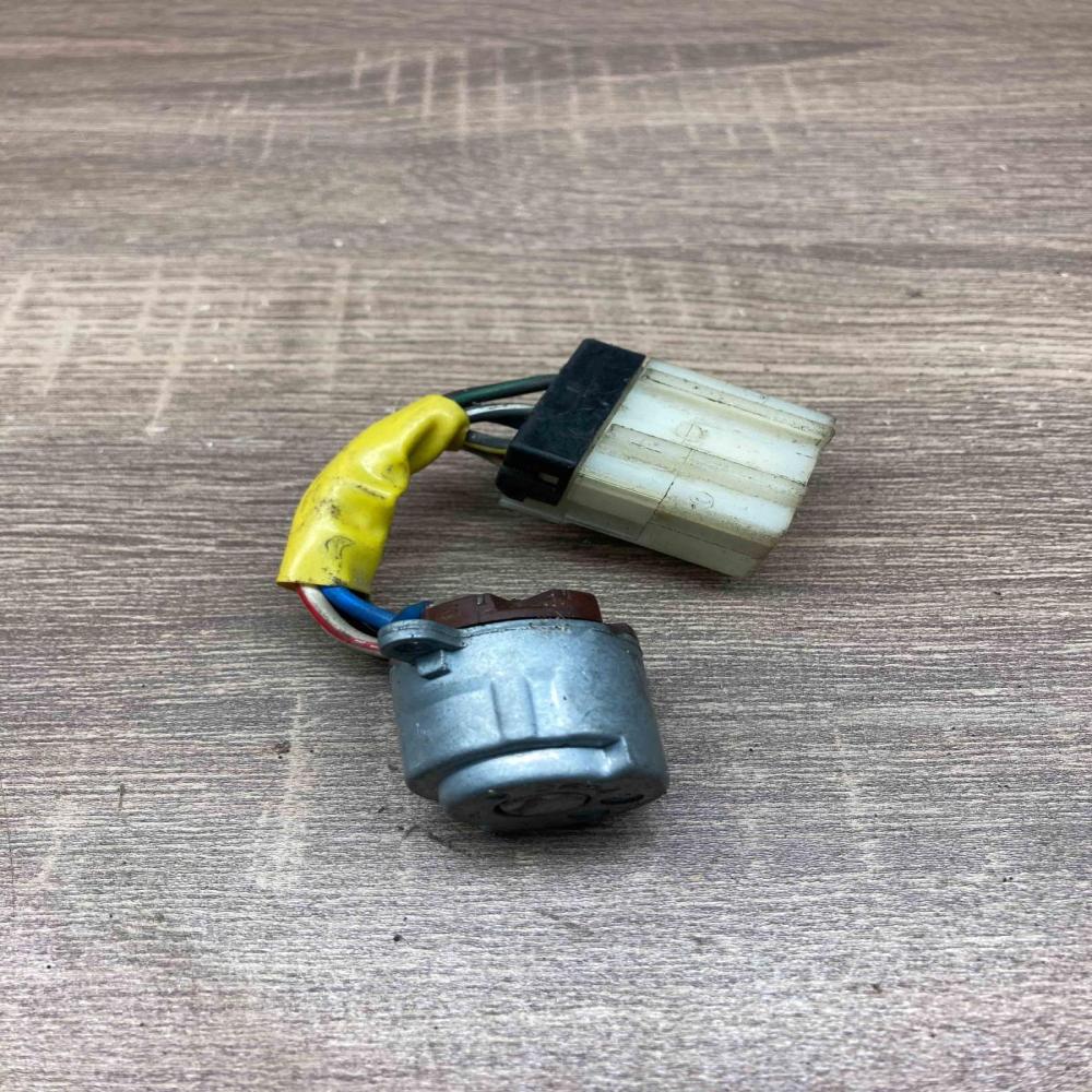 2624 Starter   Ignition lock Suzuki Swift