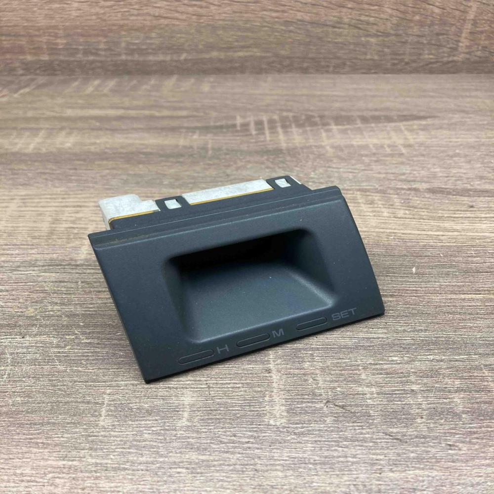 28876 301131J   Clock Mitsubishi Pajero