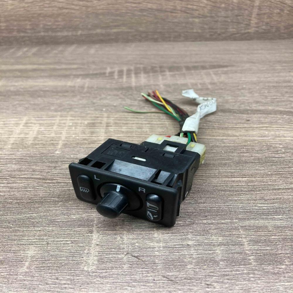 512Y   Wing mirror switch Nissan Laurel