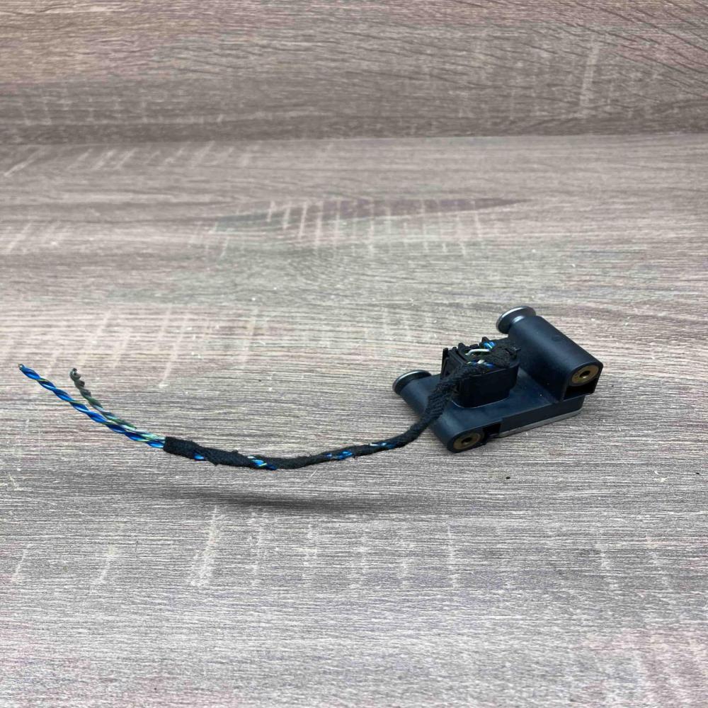 6911003   Airbag deployment crash/impact sensor BMW 3 E90 E91