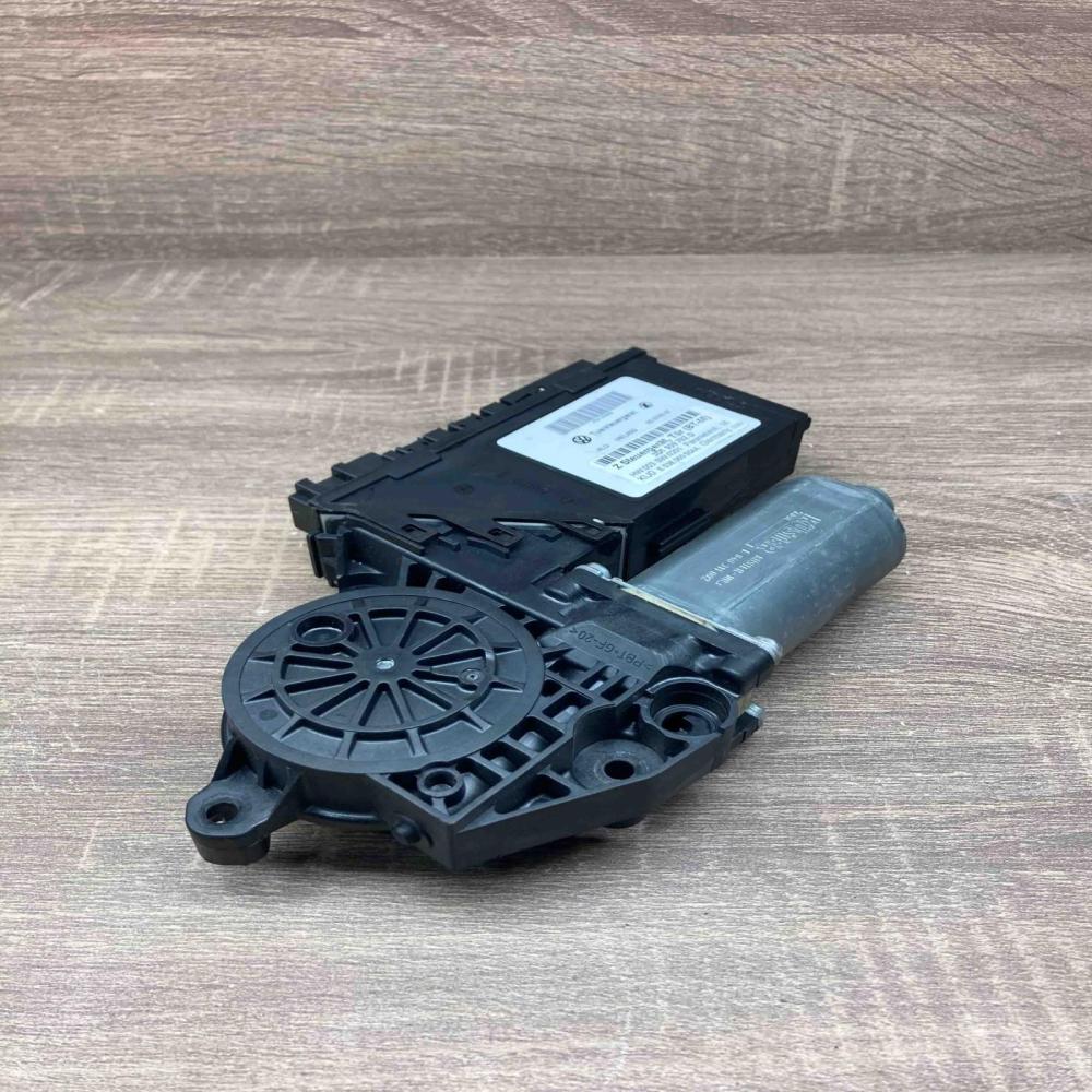 3D1959702D E840311002  Front door window regulator motor Volkswagen Phaeton