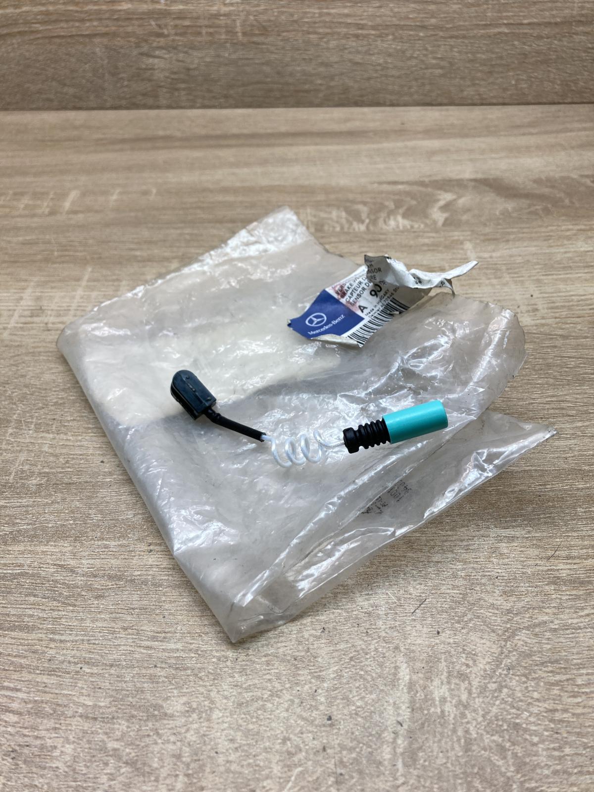 A9015400317   Brake pads wear sensor Mercedes-Benz Sprinter W901 W902 W903 W904