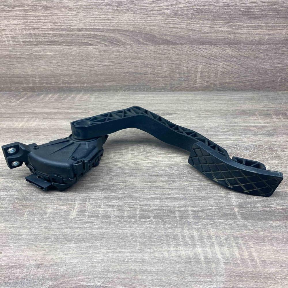 4E1723503 F30015601  Accelerator throttle pedal Audi A8 S8 D3 4E