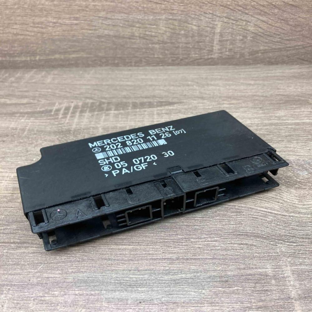 2028201126   Comfort/convenience module Mercedes-Benz C W202