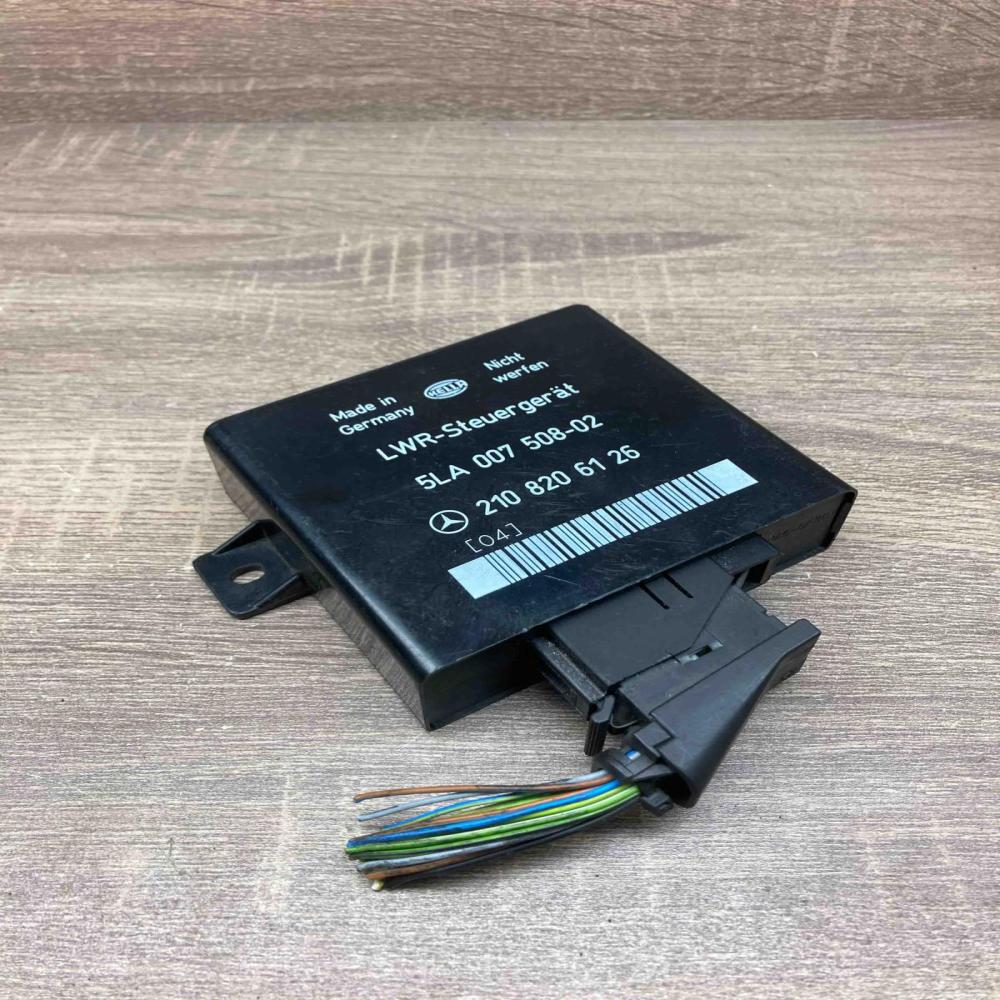2108206126 5LA007508 02  Light module LCM Mercedes-Benz E W210