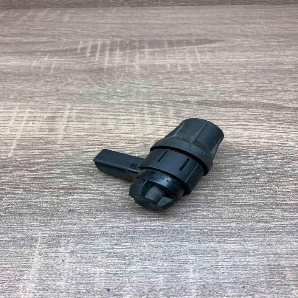 4B0959897B   Accelerator pedal position sensor Audi A8 S8 D2 4D