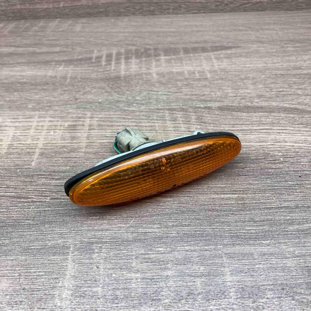 046 4120 Stanley Used Front fender indicator light Mazda Premacy