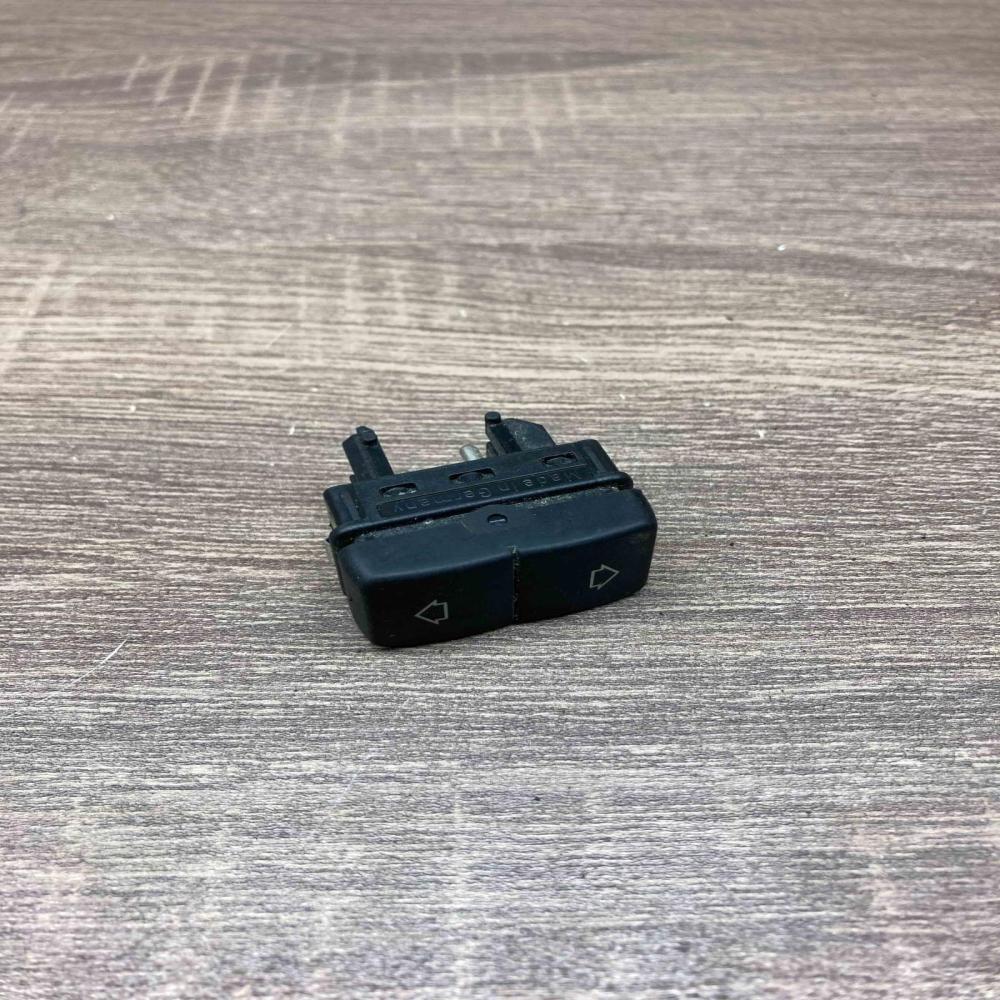 8366506   Electric window control switch BMW 5 E34