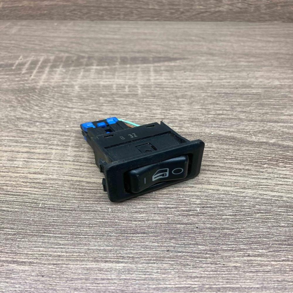 MR366924 1575 2802  Central locking switch button Mitsubishi Carisma