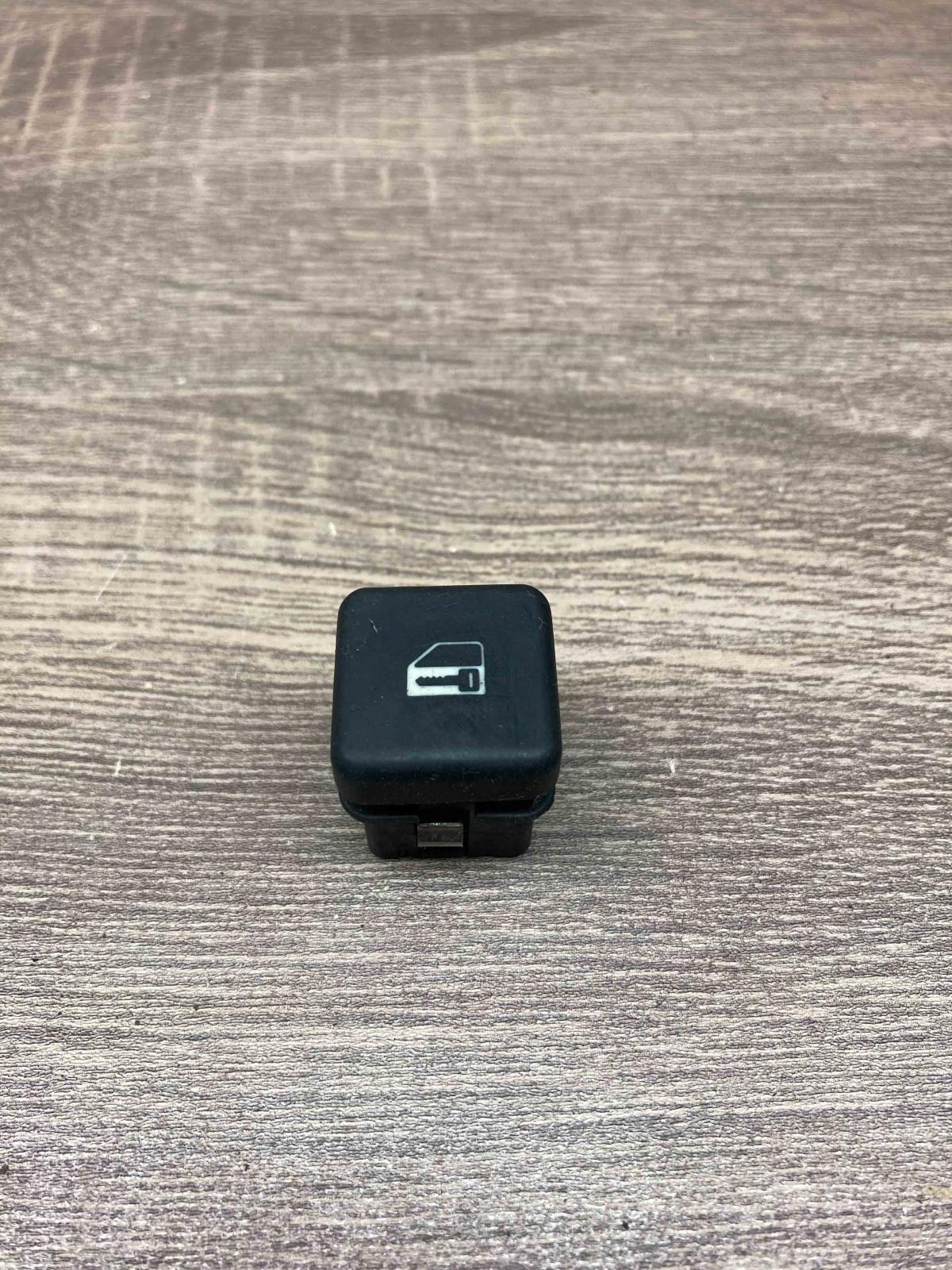 8360828 Used  Central locking switch button BMW 5 E39