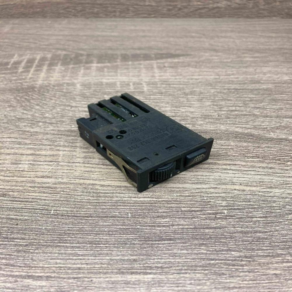 8352259   Seat heating switch BMW 7 E38