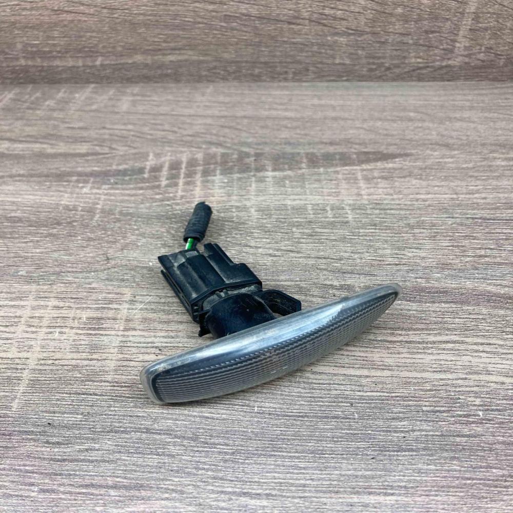 8658945   Front fender indicator light Volvo S60