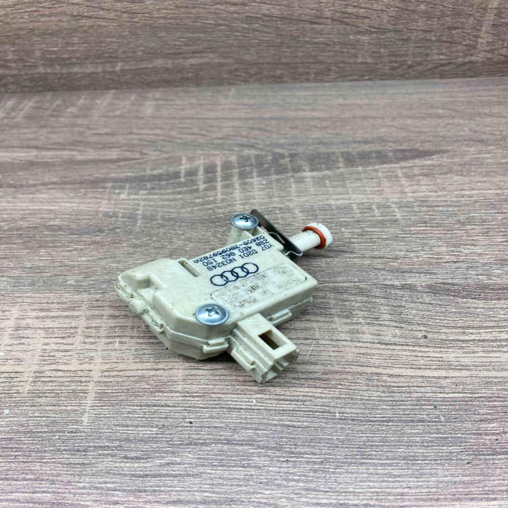 4E0862150 Y07D201N03248  Central locking motor Audi A8 S8 D3 4E
