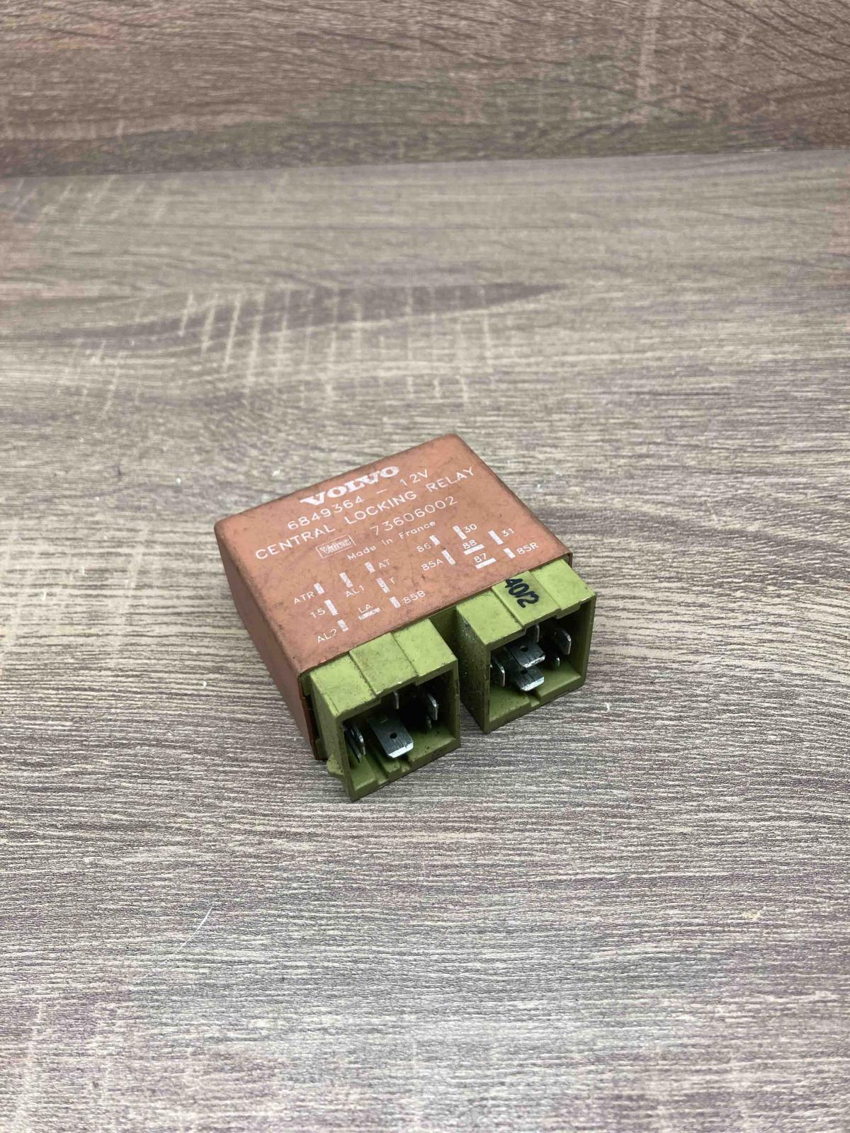 6849364 73606002  Central locking relay Volvo 850