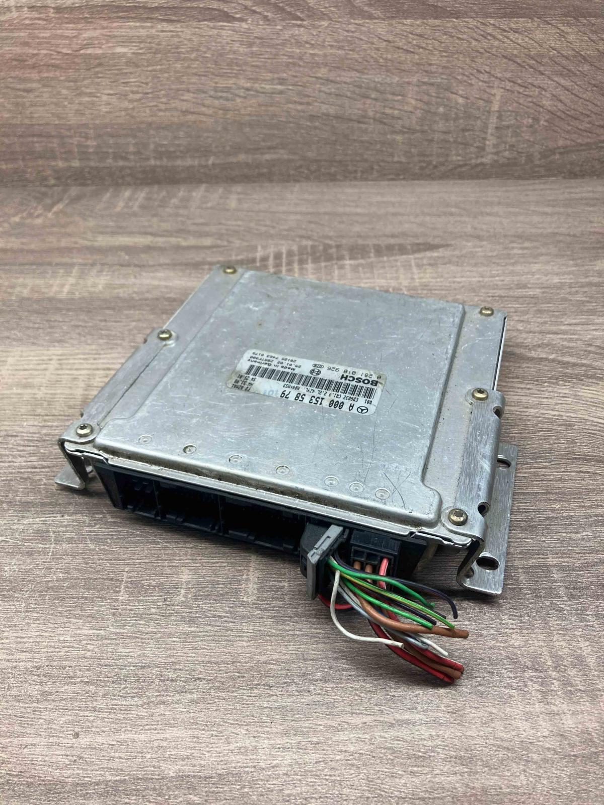 A0001535879 0281010926  Engine control unit/module ECU Mercedes-Benz Vito Viano
